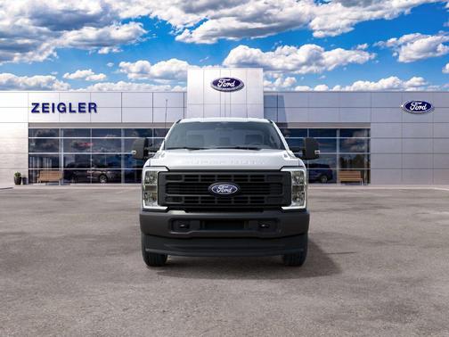 Oxford White 2027 Ford F-350 XL