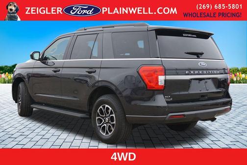 Dark Matter Gray Metallic 2024 Ford Explorer XLT