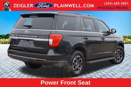 Dark Matter Gray Metallic 2024 Ford Explorer XLT