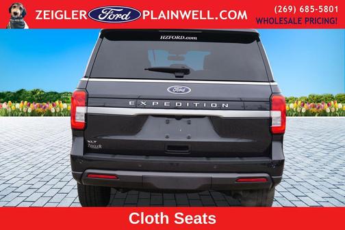 Dark Matter Gray Metallic 2024 Ford Explorer XLT