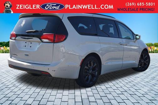 Luxury White Pearlcoat 2020 Chrysler Pacifica Touring