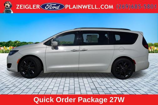 Luxury White Pearlcoat 2020 Chrysler Pacifica Touring