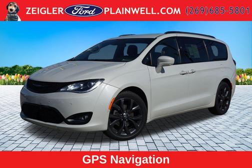 Luxury White Pearlcoat 2020 Chrysler Pacifica Touring