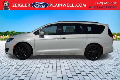 Luxury White Pearlcoat 2020 Chrysler Pacifica Touring