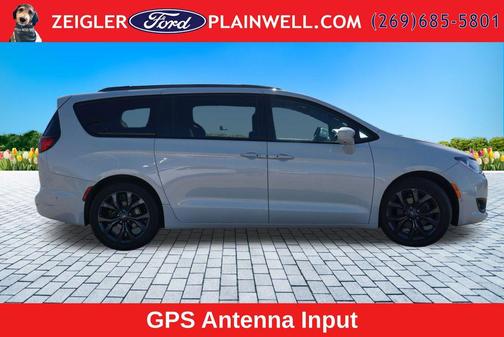Luxury White Pearlcoat 2020 Chrysler Pacifica Touring