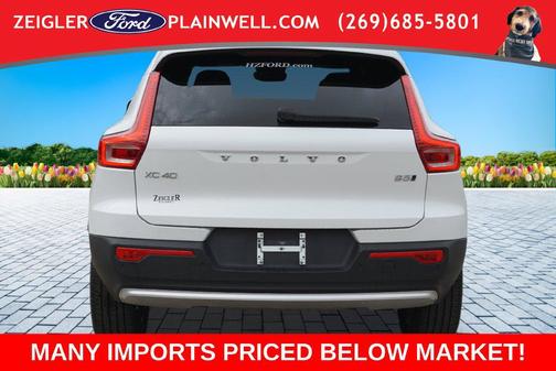 White 2024 Volvo XC40 B5 Core