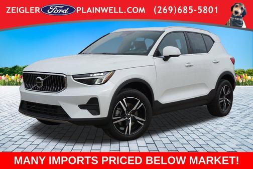 White 2024 Volvo XC40 B5 Core