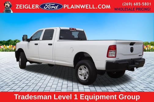 2023 RAM 3500 Tradesman Crew Cab 4x4 8' Box