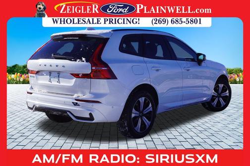 2023 Volvo XC60 Recharge Plug-In Hybrid T8 Plus Dark Theme