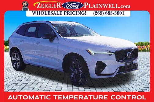 2023 Volvo XC60 Recharge Plug-In Hybrid T8 Plus Dark Theme