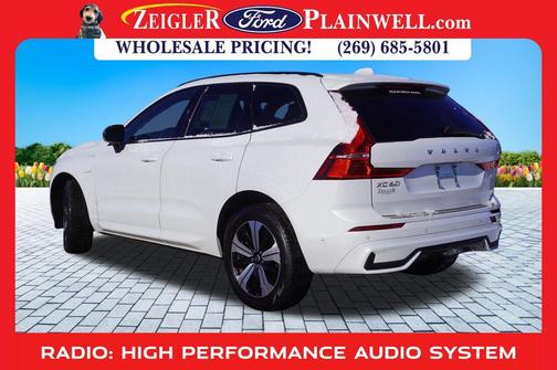 2023 Volvo XC60 Recharge Plug-In Hybrid T8 Plus Dark Theme