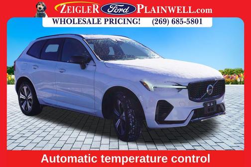 2023 Volvo XC60 Recharge Plug-In Hybrid T8 Plus Dark Theme