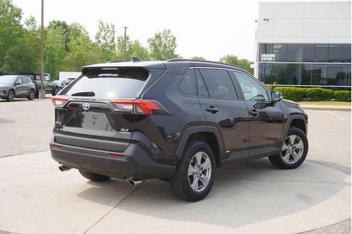 2022 Toyota RAV4 Hybrid XLE