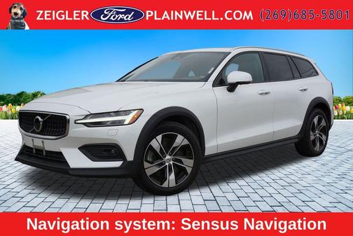 White 2024 Volvo V60 Cross Country B5 Plus