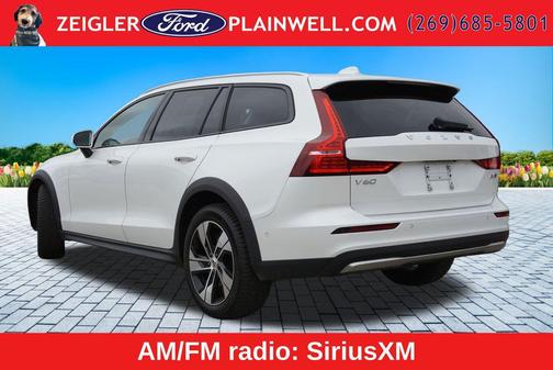 White 2024 Volvo V60 Cross Country B5 Plus