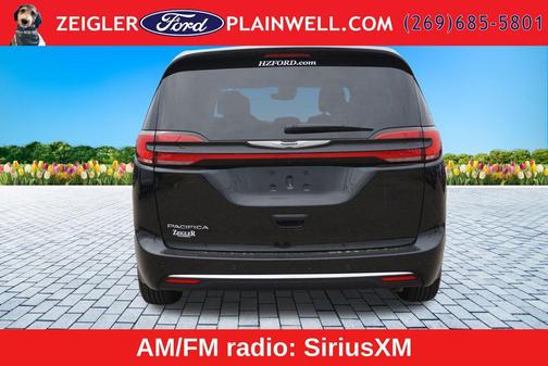 Diamond Black Crystal Pearlcoat 2025 Chrysler Pacifica L