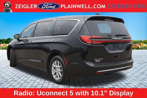 Diamond Black Crystal Pearlcoat 2025 Chrysler Pacifica L