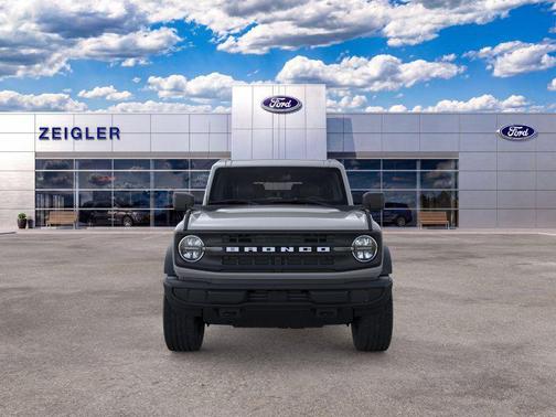 Avalanche Gray 2026 Ford Bronco Base
