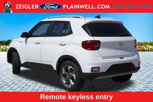 Ceramic White 2022 Hyundai VENUE SEL
