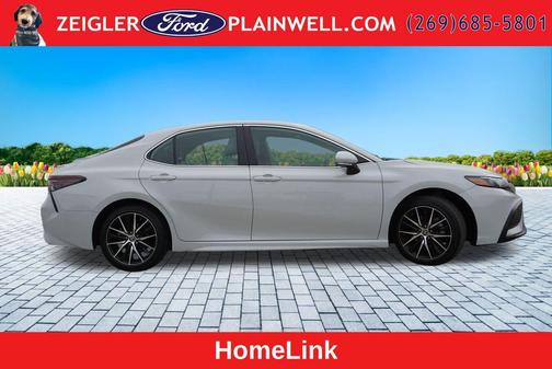 Ice 2022 Toyota Camry SE
