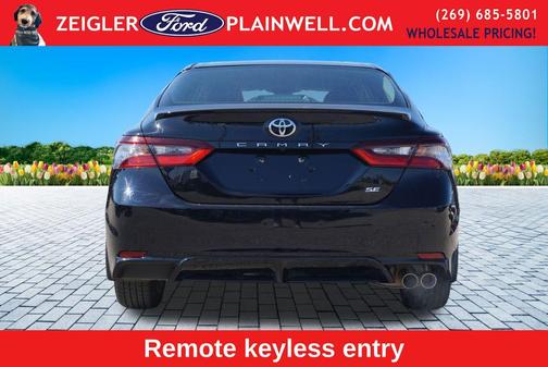 Black 2024 Toyota Camry SE