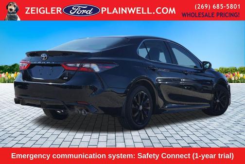 Black 2024 Toyota Camry SE