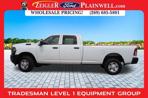 2023 RAM 3500 Tradesman Crew Cab 4x4 8' Box