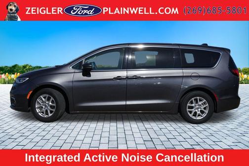 Granite Crystal Metallic Clearcoat 2023 Chrysler Pacifica Touring L