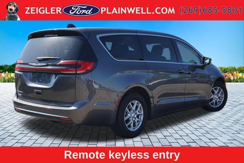 Granite Crystal Metallic Clearcoat 2023 Chrysler Pacifica Touring L