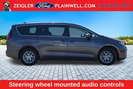 Granite Crystal Metallic Clearcoat 2023 Chrysler Pacifica Touring L