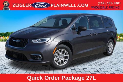 Granite Crystal Metallic Clearcoat 2023 Chrysler Pacifica Touring L