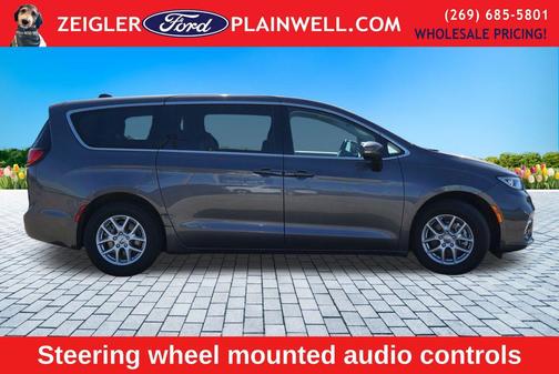 Granite Crystal Metallic Clearcoat 2023 Chrysler Pacifica Touring L
