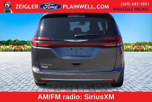 Granite Crystal Metallic Clearcoat 2023 Chrysler Pacifica Touring L