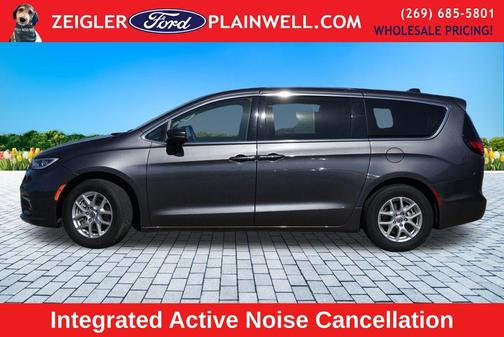 Granite Crystal Metallic Clearcoat 2023 Chrysler Pacifica Touring L