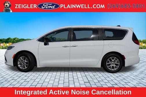 Bright White Clearcoat 2024 Chrysler Pacifica Touring L