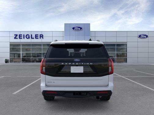Space Silver Metallic 2026 Ford Expedition Active