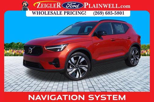 2023 Volvo XC40 B5 Plus Dark Theme