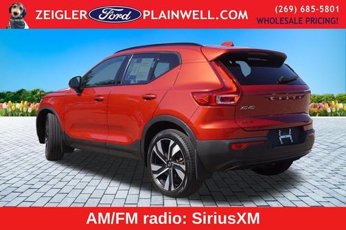 2023 Volvo XC40 B5 Plus Dark Theme