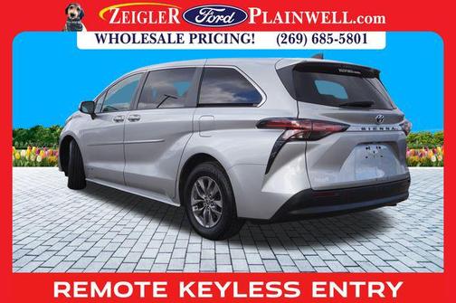 2021 Toyota Sienna LE