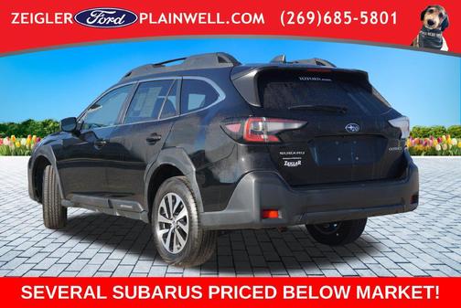 Crystal Black Silica 2023 Subaru Outback Premium