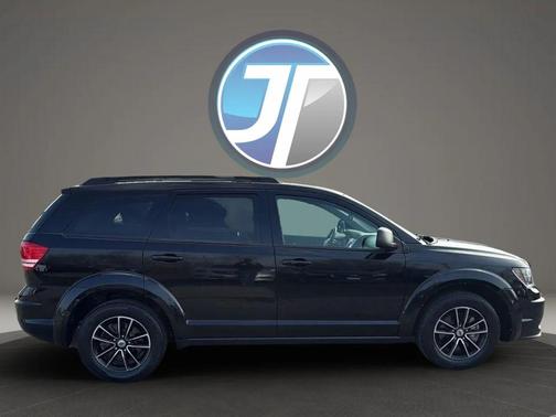 Pitch Black Clearcoat 2018 Dodge Journey SE