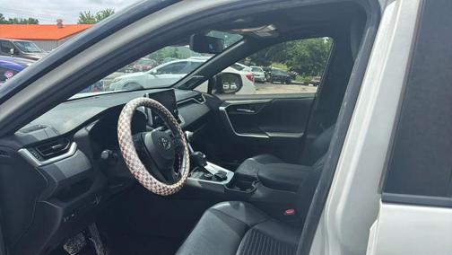 White 2019 Toyota RAV4 Hybrid SE