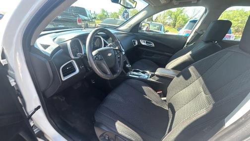 Summit White 2017 Chevrolet Equinox LS