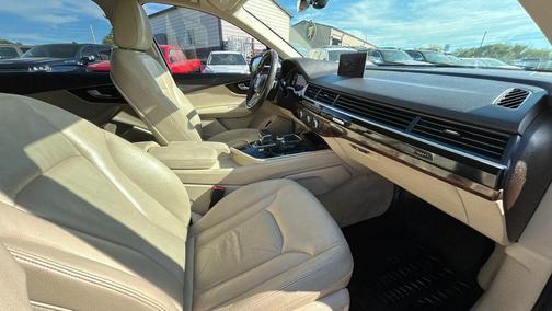 White 2017 Audi Q7 3.0T Premium