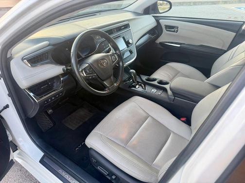 Blizzard Pearl 2018 Toyota Avalon Hybrid Limited
