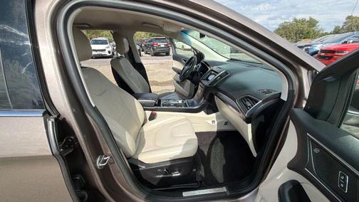 Gold 2019 Ford Edge Titanium