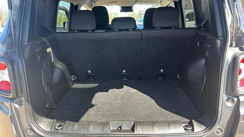 Granite Crystal Metallic Clearcoat 2019 Jeep Renegade Latitude