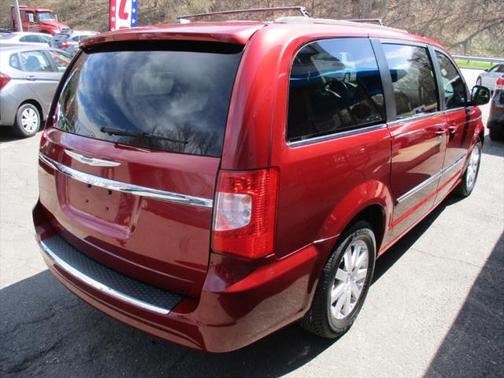 2013 Chrysler Town & Country Touring