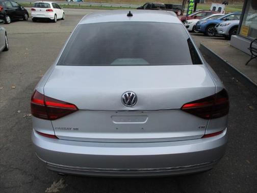 2018 Volkswagen Passat 2.0T SE