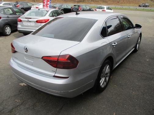 2018 Volkswagen Passat 2.0T SE